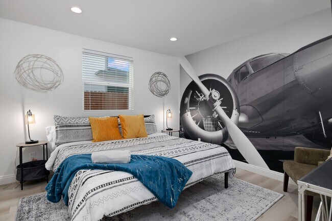 Building Photo - 4-Unit Townhome Community | Luxury Living Near DTLA