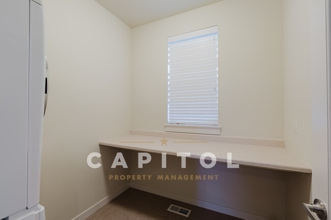 Building Photo - 3166 Vista Verde Ln SW