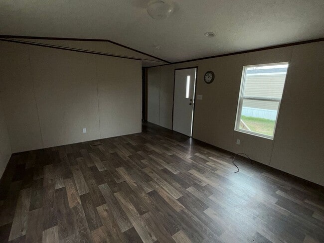 Building Photo - Nice 2 bedroom, 2 bath Mobile Home