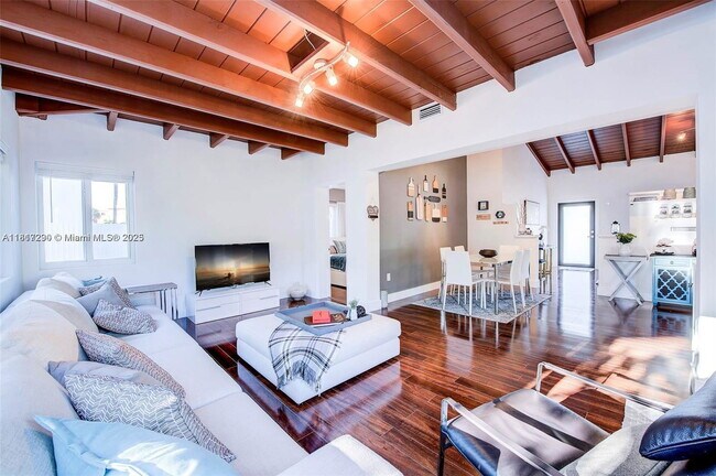 Building Photo - Northeast 169th Street, North Miami Beach, FL 33162 - 3 BR 2 BA single-family home