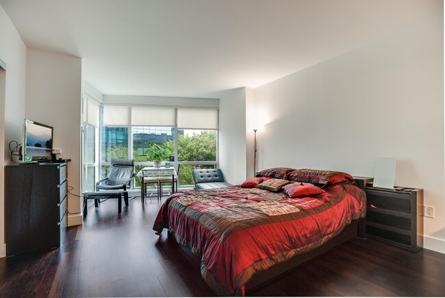 Building Photo - 77 Hudson St