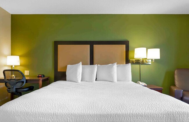 Building Photo - Furnished Studio-Colorado Springs - West