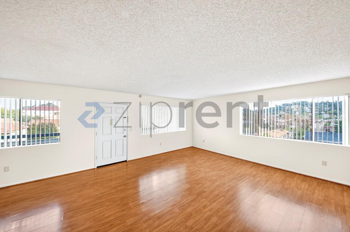 Building Photo - 1004 E Garfield Ave