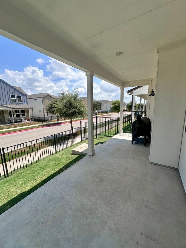 Building Photo - Modern 3-Bedroom, 2.5-Bathroom in Easton Park!