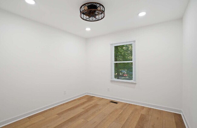 Building Photo - Updated 3-Bed Ranch w/ Modern Touches in D...