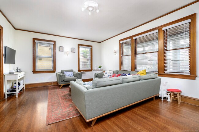 Building Photo - 291 Delavan Ave