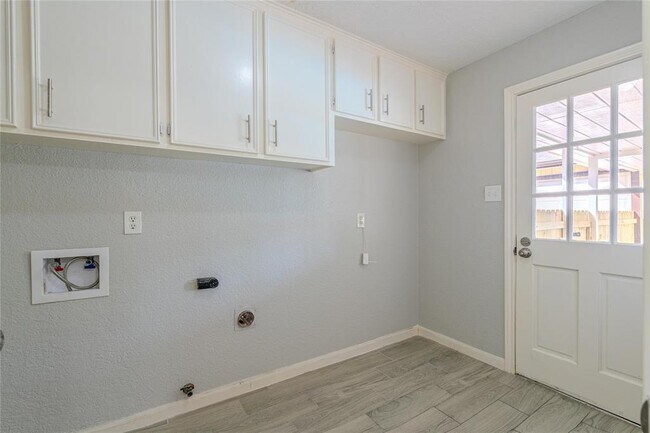 Building Photo - 19314 Enchanted Oaks Dr