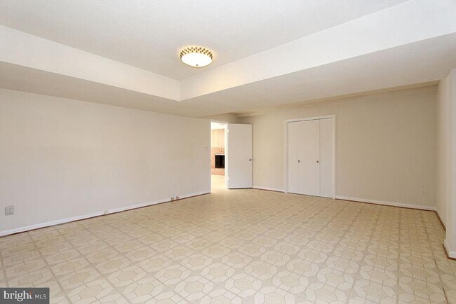 Building Photo - 6220 Robinwood Rd