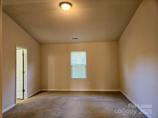 Building Photo - 8119 Paw Club Dr