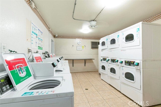 Building Photo - 365 Burchett St