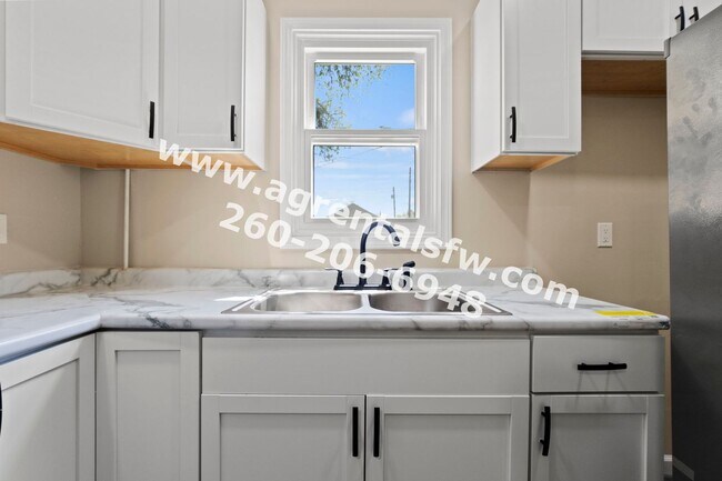 Building Photo - 1829 Broadway