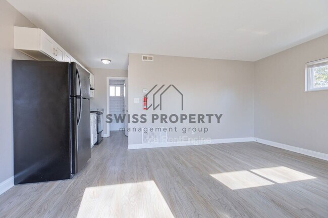 Building Photo - 2485 Deming Ave