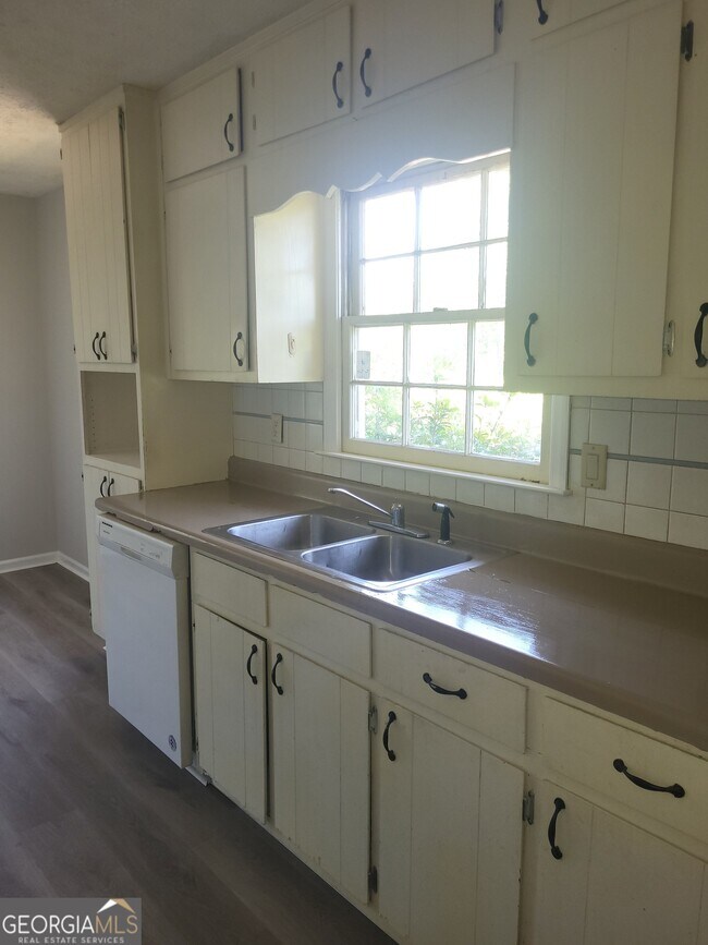 Building Photo - 1293 Monfort Rd