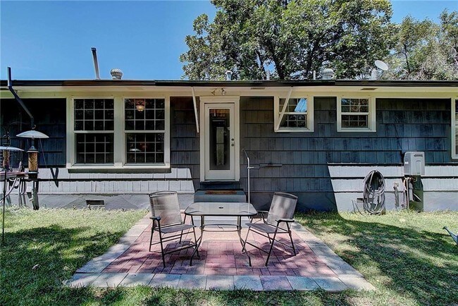 Building Photo - 1803 Romeria Dr