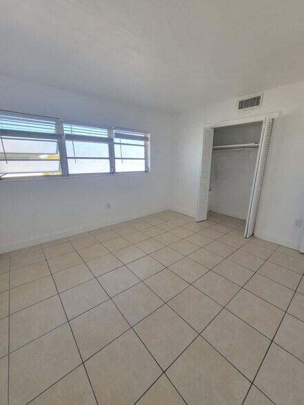 Building Photo - 2005 Sans Souci Blvd