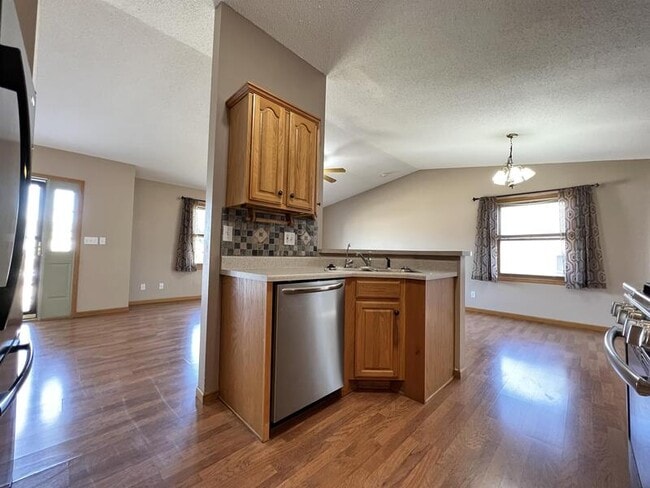 Building Photo - 2305 Eastlawn Dr