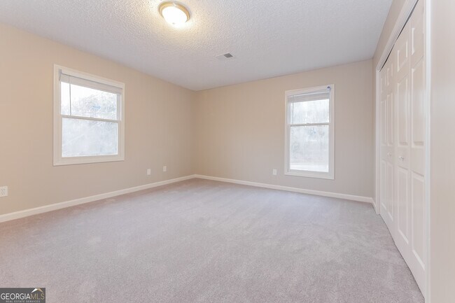 Building Photo - 325 Derby Dr