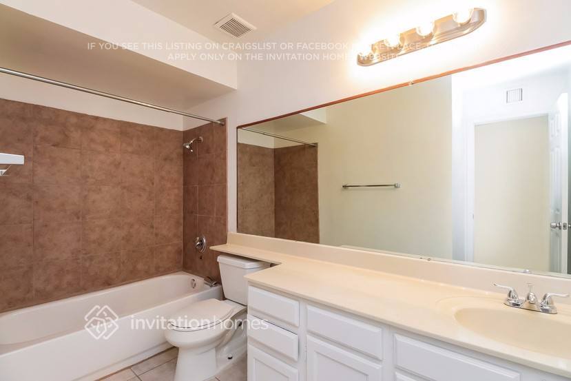 Building Photo - 3819 E Harmony Ave