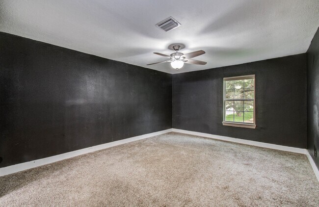 Building Photo - 536 Robert E Lee Dr