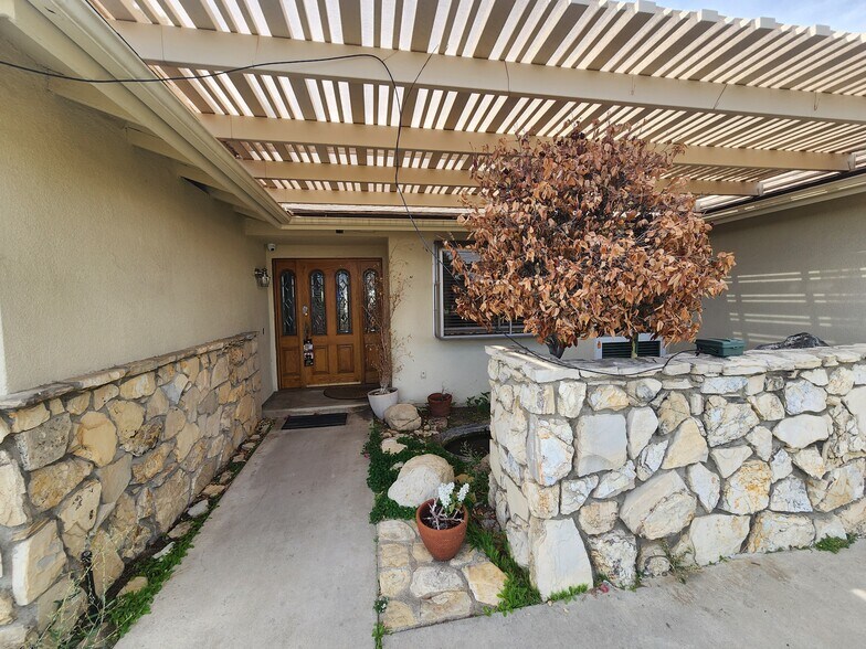 Building Photo - 11665 Babbitt Ave