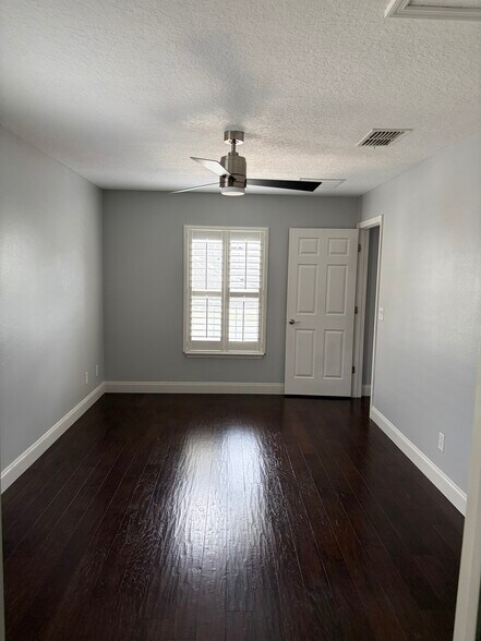 Large Bedroom - 3049 Lindale Ave