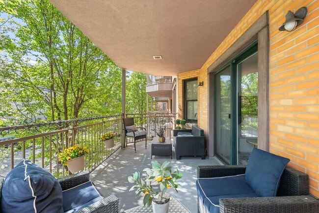 Building Photo - 920 Jefferson St