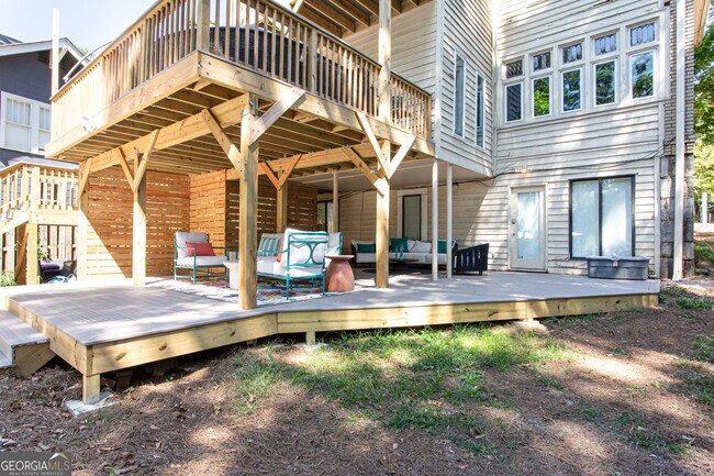 Building Photo - 524 Seminole Ave NE