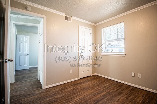 Building Photo - 4101 SE 45th St