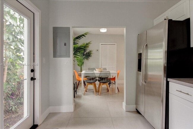 Building Photo - 968 NE 80th St