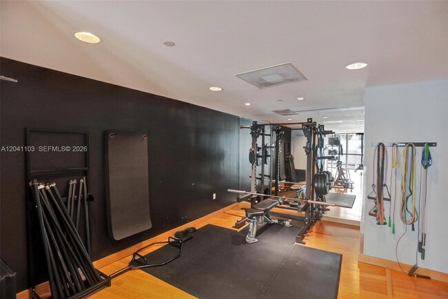 Building Photo - 900 Biscayne Blvd