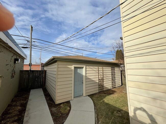 Building Photo - 1838 Ashland Ave