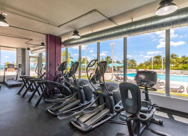 Building Photo - Live where Lincoln Road meets the Ocean in a full service resort-style condominium in South Beach!