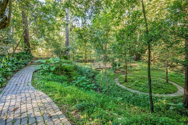 Building Photo - 45 Briar Hollow Ln