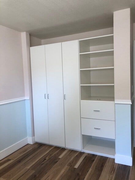 Building Photo - 5125 Willowview Ct