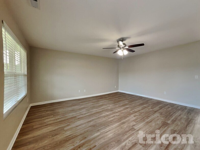 Building Photo - 1110 Langston Dr
