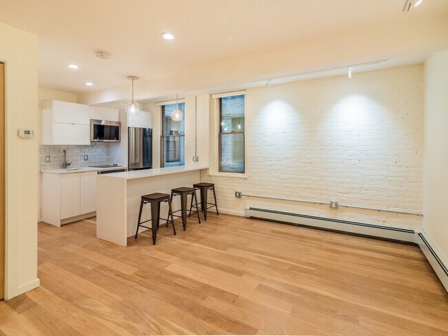 Building Photo - 1060 Beacon St