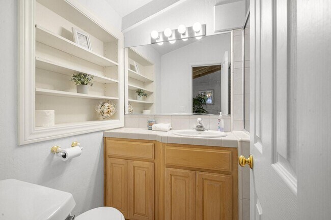 Building Photo - 3691 Laguna Ave