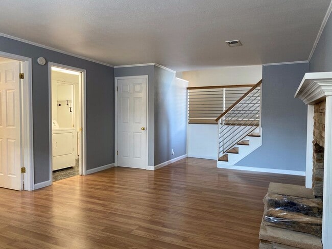 Building Photo - Spacious Tri-Level Home Featuring 4BD/2.5B...