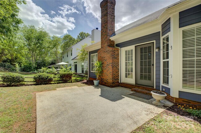 Building Photo - 7017 Scuppernong Ct