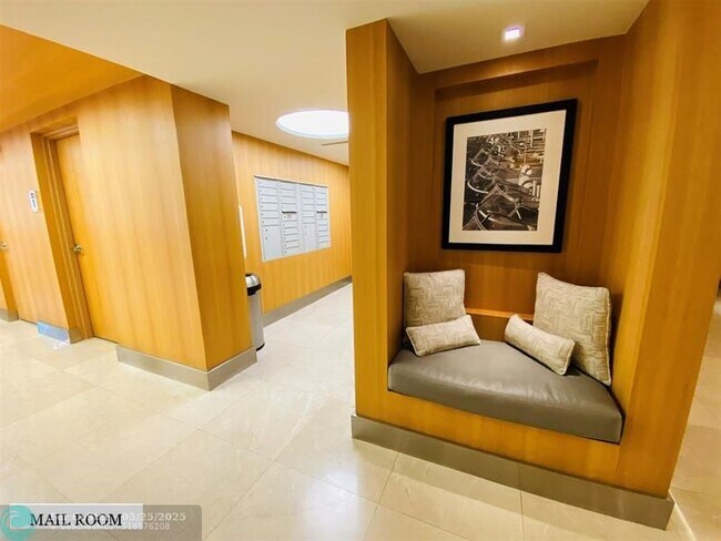 Building Photo - 9400 W Bay Harbor Dr