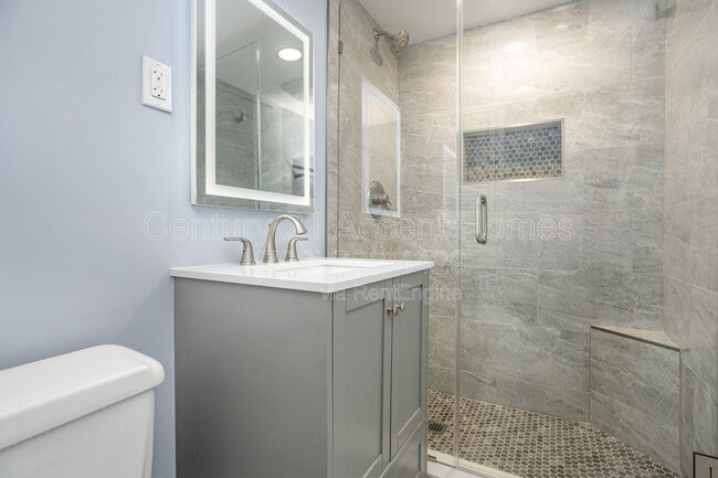Building Photo - 3233 Holly Hill Dr