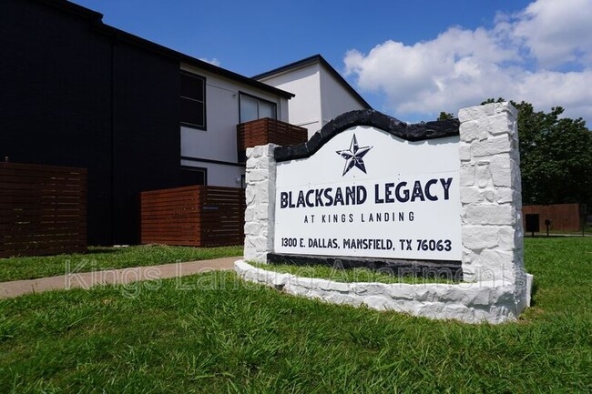 Building Photo - 304 C Kings Way Dr