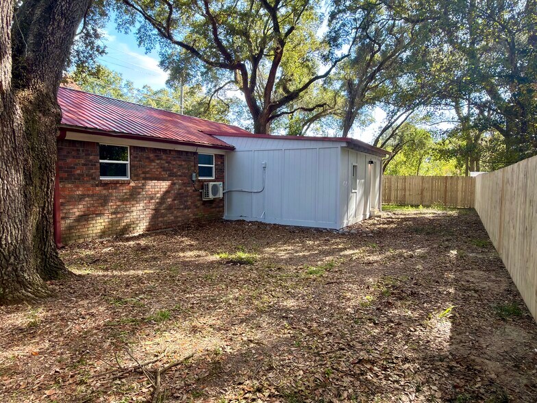 Building Photo - 6309 Rambler Dr