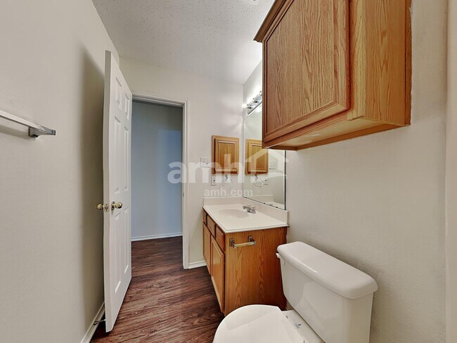 Building Photo - 219 Dartmouth Dr