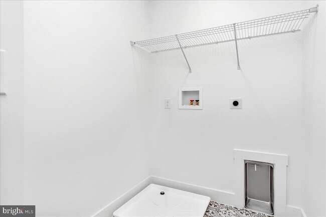 Building Photo - 807 Radcliff Ave