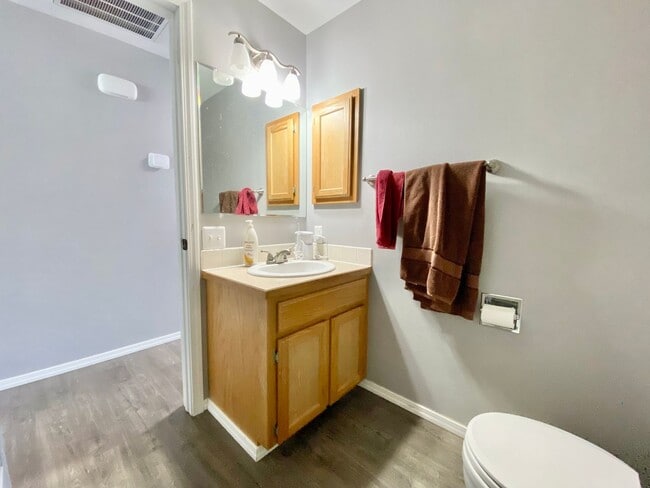 Building Photo - 3 Bedroom Home in West Valley