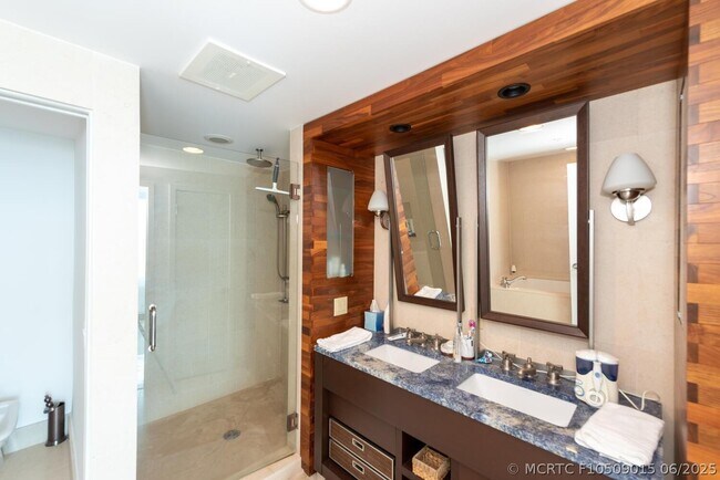 Building Photo - 6899 Collins Ave