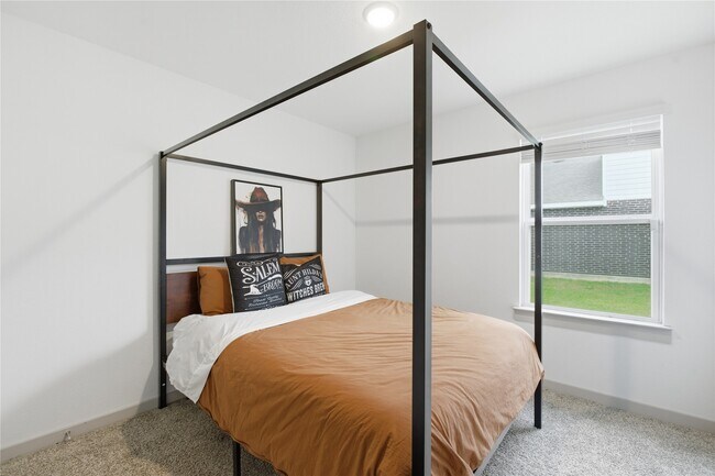 Building Photo - 130 Lk Wy Cir