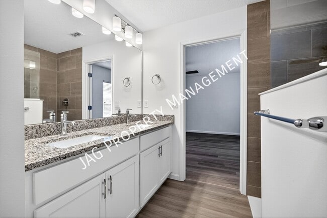 Building Photo - 728 Cornelia Ave SE