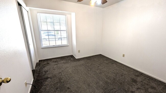 Building Photo - 3 Bedroom 2 Bath Home on Large Corner Lot